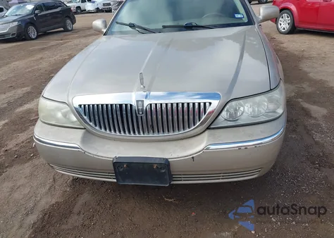 2005 Lincoln Town Car Signature from USA, damaged, VIN 1LNHM81W35Y639003